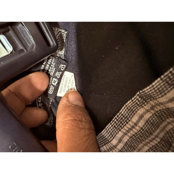 Travis‎ Matthew  Men's Gray Plaid Shorts Flat Front Size 32 - Picture 8 of 9